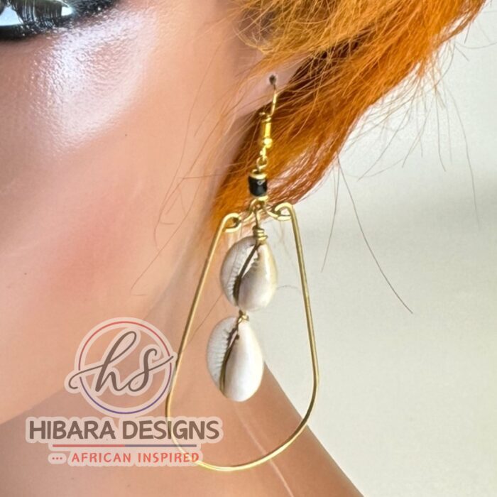 Dangling Shells Hoop Earrings